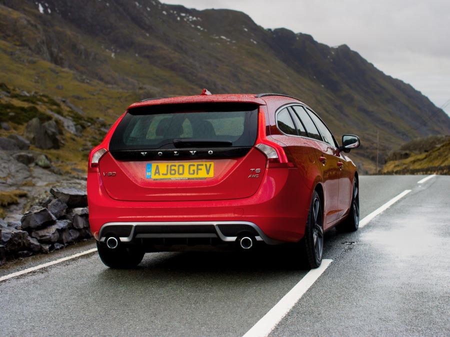  Volvo V60 R-Design 2010 года  (UK) (фото 6 из 15)